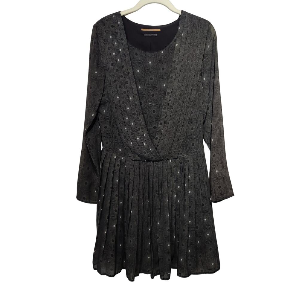 Skunkfunk Women's Sz 1 (US 4) Black Geometric Pleated Long Sleeve Dress